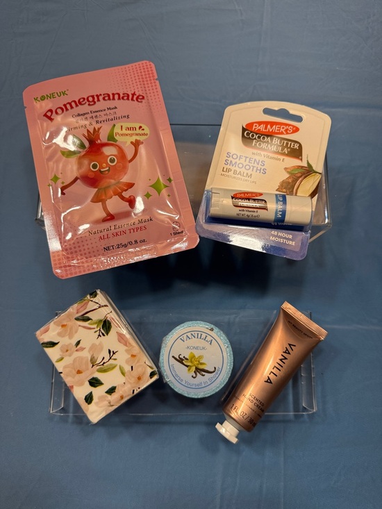 Kate Spade Easter Basket 3 pairs Kate socks & Accessories - Picture 8 of 10